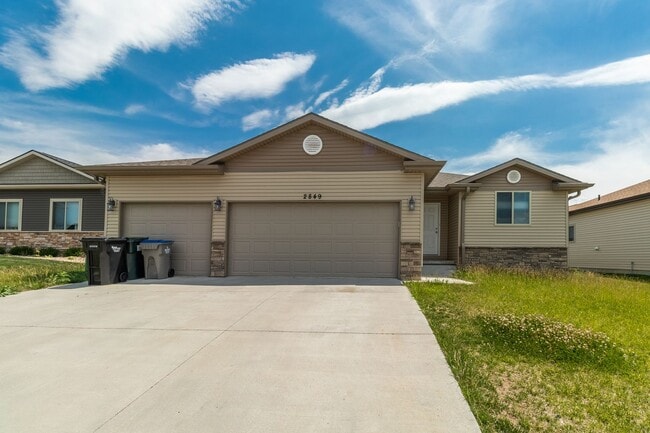 Photo - Beautiful Newer Home In South Lincoln