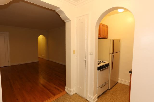 533 W Roscoe Unit 102