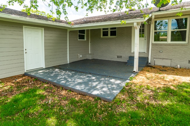 Photo - 1304 Aston St