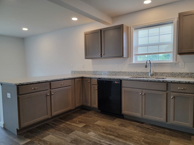 Photo - 122 Robert Cir