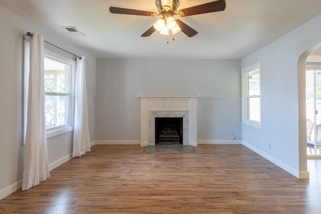 Photo - 537 Poplar Ave