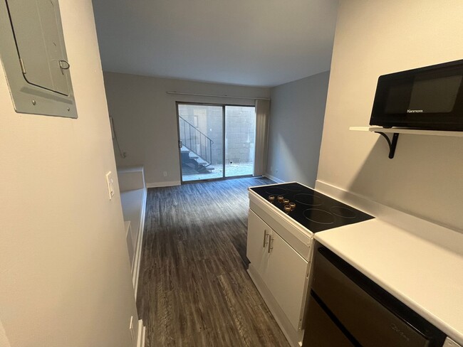 Photo - 1944 Whitley Ave.