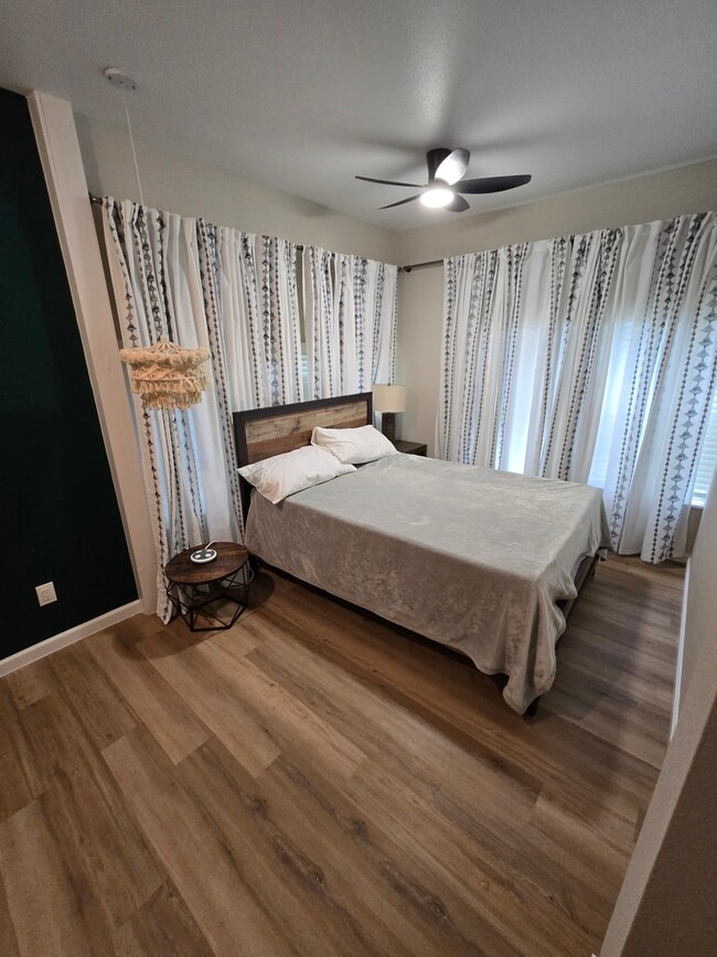 Photo - 1217 E Lamar St