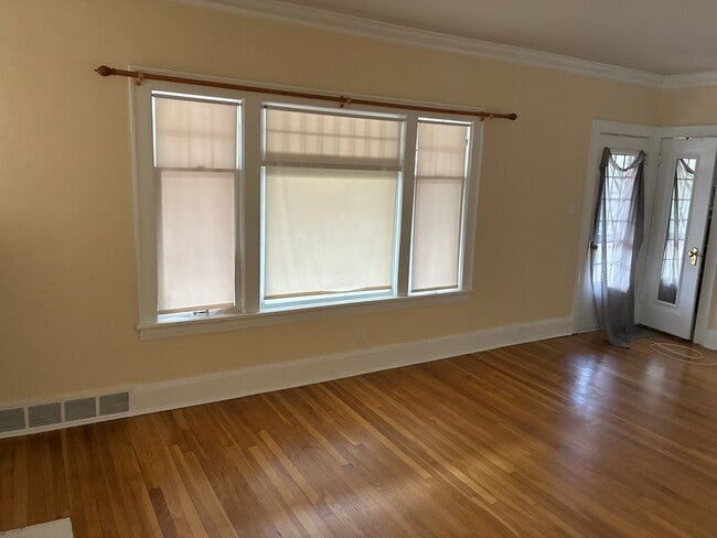 Photo - 2211 Eldred Ave Unit Eldred Upper