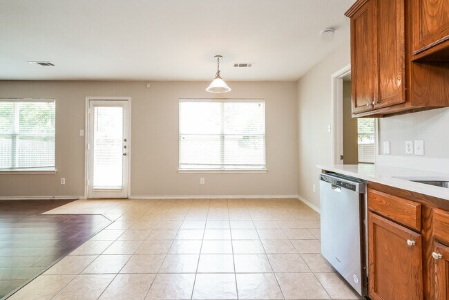 Photo - 908 Chase Ln
