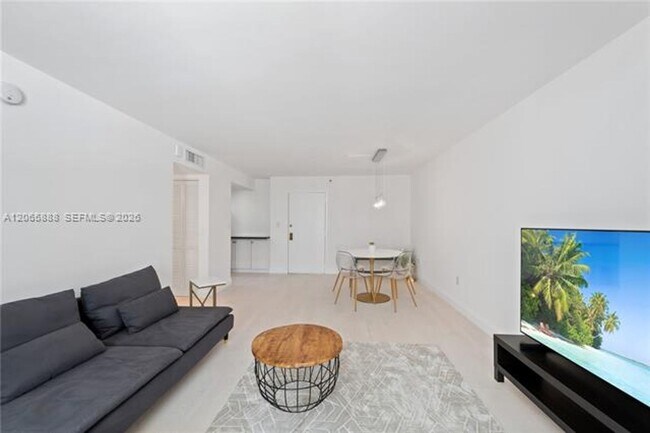 Photo - 1621 Collins Ave