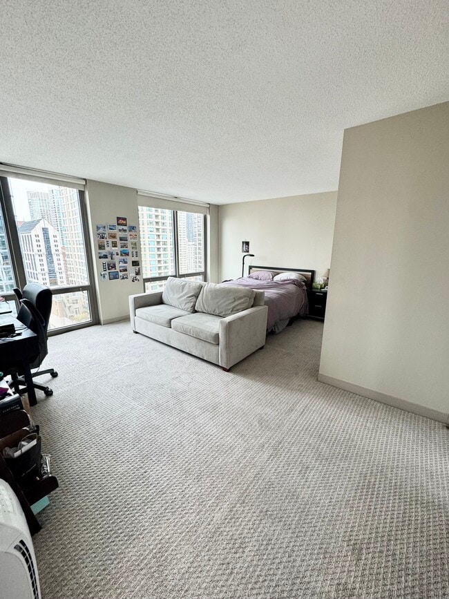 Primary bedroom - 2 E Erie St Unit 1908