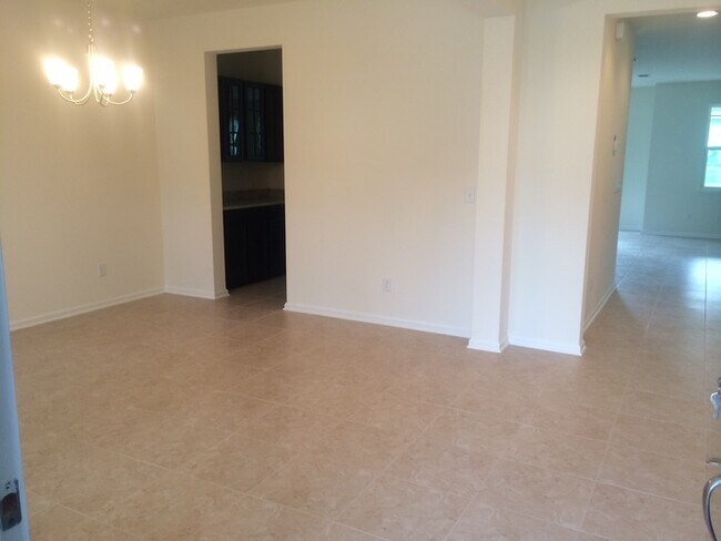 Photo - Spacious 5 Bedroom Home In Durbin Crossing
