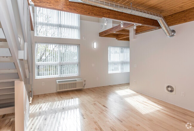 Studio Loft - 520 SF Brookdale SL6