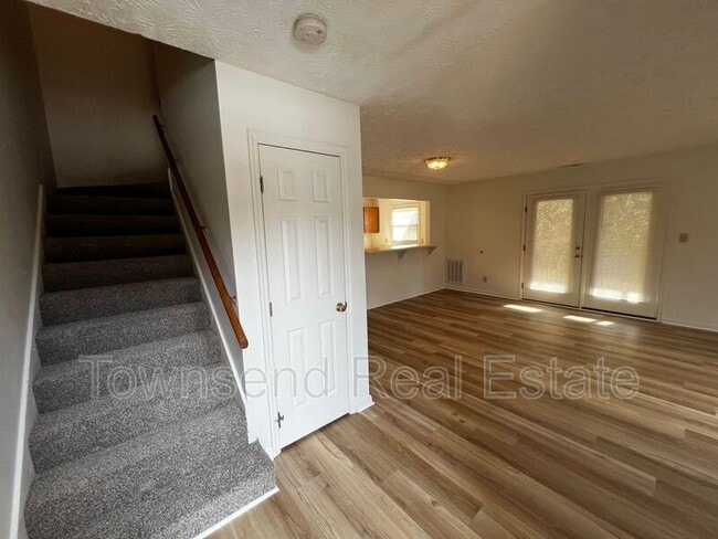 Building Photo - 1016 Ancestry Dr