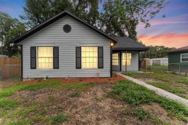 Building Photo - 2313 Palm Ave Rental
