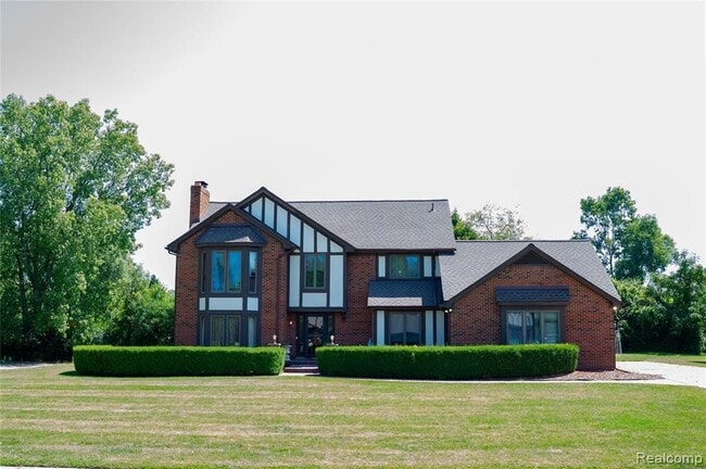 6651 Arlington Dr