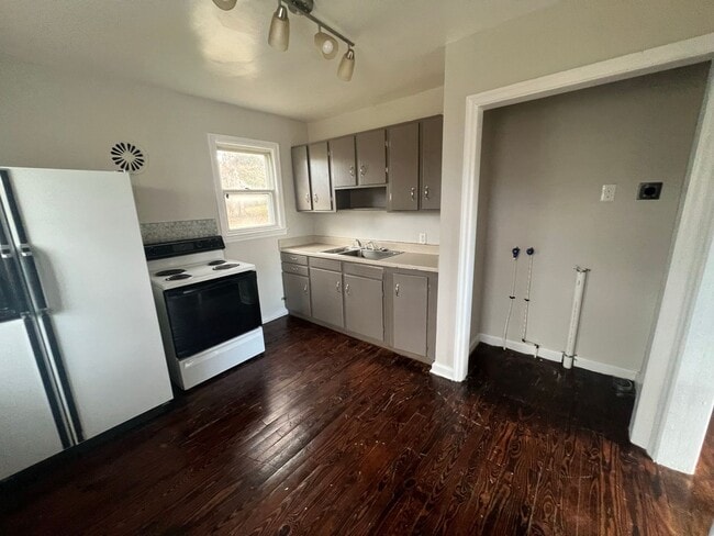 Photo - 617 Hershberger Rd NW