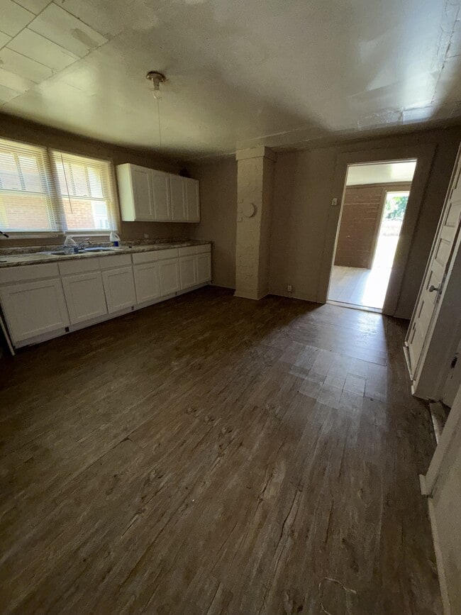 Photo - 1108 Grace St