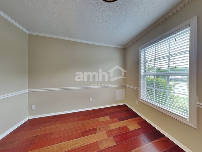Photo - 400 Wyndham Ave