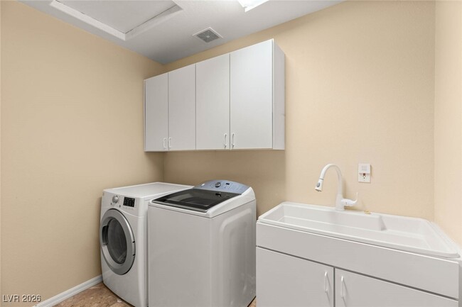 Photo - 17 Morninglow Pass