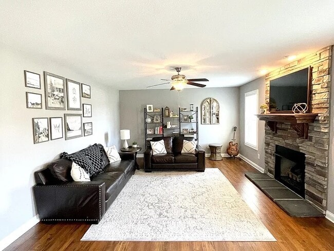 Photo - 734 Backwind Ln