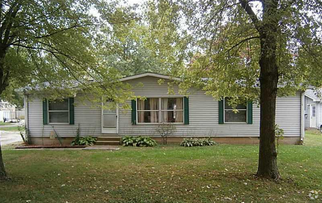 Building Photo - 3 Bedroom House