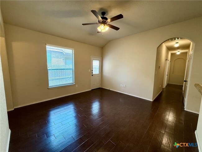 Photo - 685 Creekside Cir