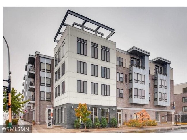 Building Photo - 7600 Lyndale Ave S Unit 226