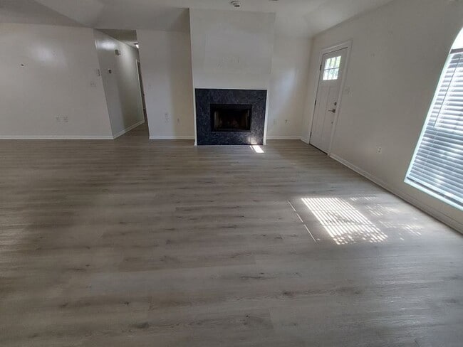Photo - 1610 Thornton Ave