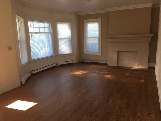 Photo - 412 S Main St