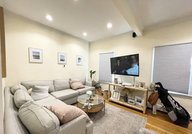 Photo - 174 Bolton St