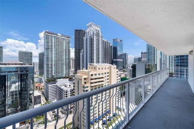 Building Photo - 1200 Brickell Bay Dr Unit 2824