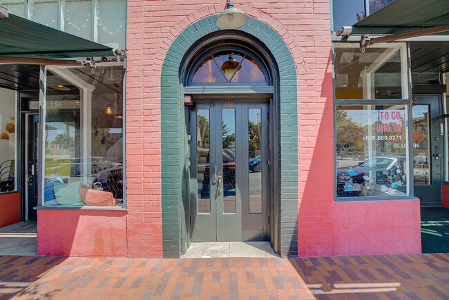 Building Photo - 958 Mission St Unit C