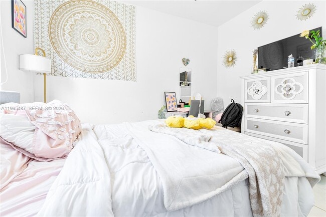 Photo - 817 NE 211th St