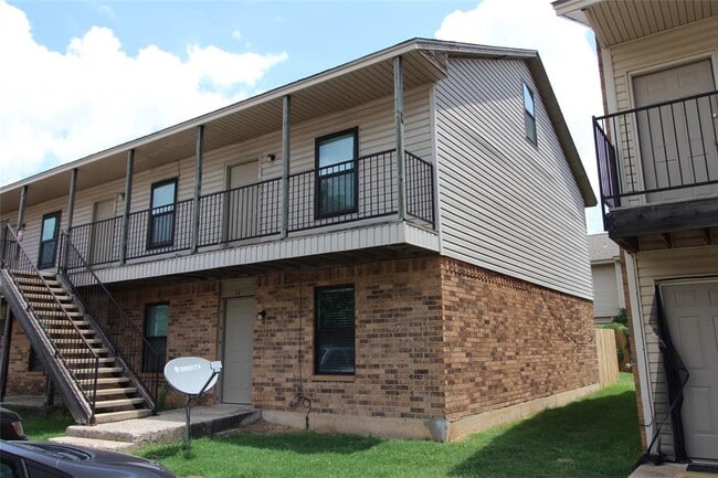 Building Photo - 1901 E Lindsey St Unit 7B