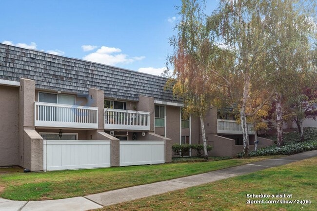 Building Photo - 675 Sharon Park Dr Rental
