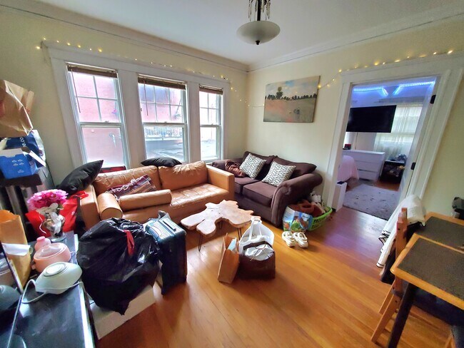 Building Photo - 27 High St Unit 1 Rental