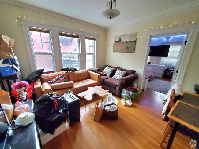 Building Photo - 27 High St Unit 1 Rental