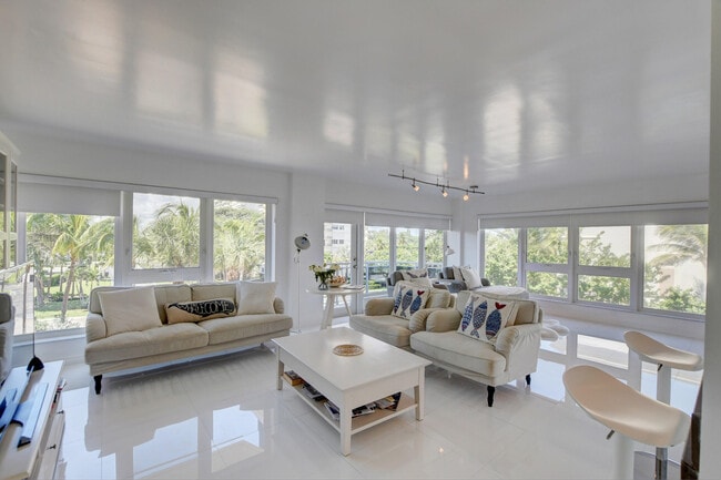 Photo - 2066 N Ocean Blvd Unidad 3nw