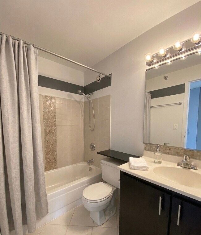 Photo - 1122 N Clark St Unit 1607