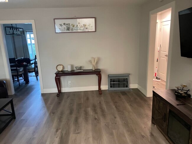 Photo - 80 Loma Vista Way