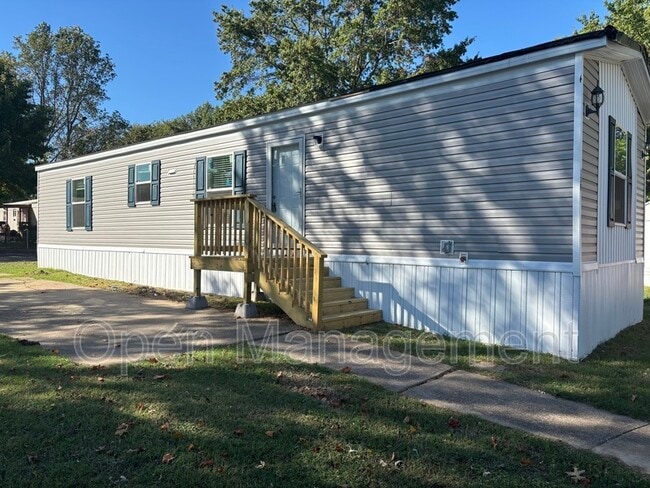 Photo - 16 English Village Park