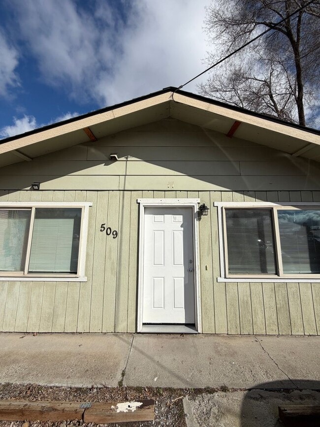 Photo - 2 Bed 1 Bath Duplex with Off Street Parking