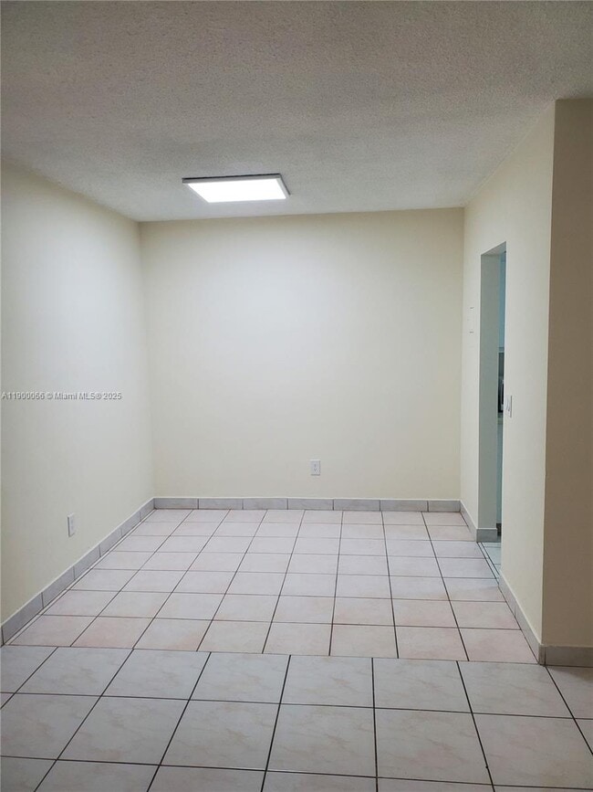 Photo - 1420 Atlantic Shores Blvd Unidad 324
