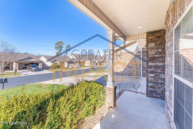 Photo - 810 Klondike Way