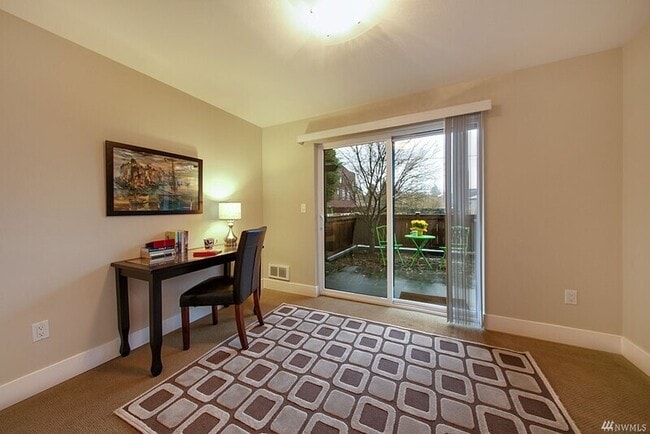 Photo - 3841 Woodland Park Ave N