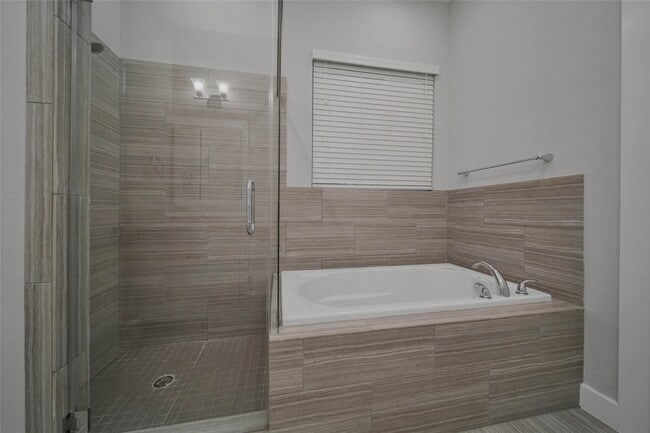 Photo - 2426 Cochran St
