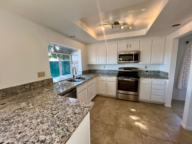 Building Photo - Spacious 4BD/2.5Bth Home in Rancho Penasqu...
