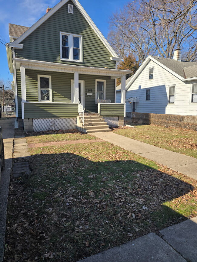 Building Photo - 2205 N Maryland Ave