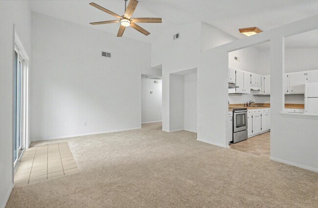 Photo - 104 Tweed Ct