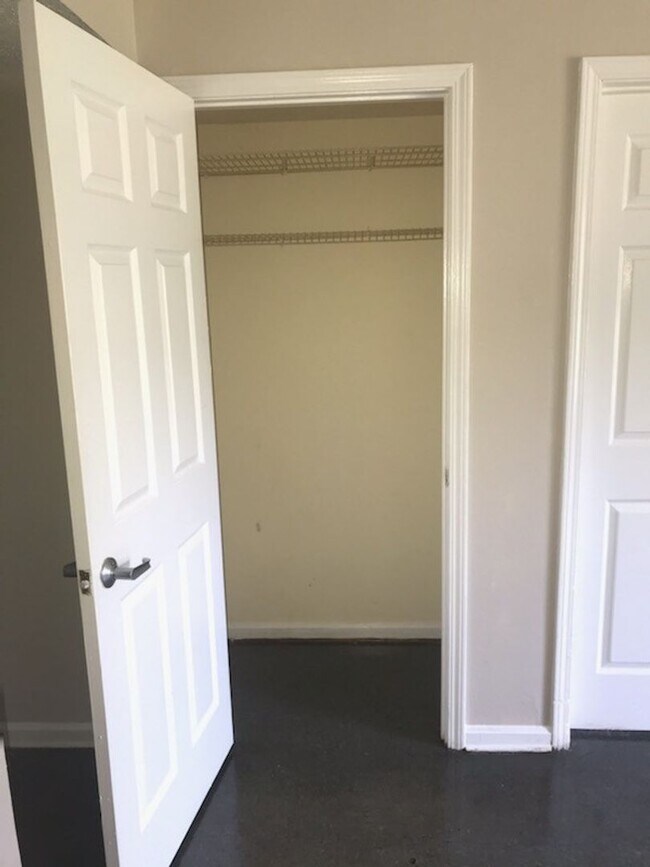 Photo - First floor 1 bedroom in West Louisville! Section 8 Accepted Unidad 3124-1