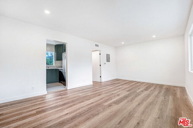 16185 Sunset Blvd Unidad 10