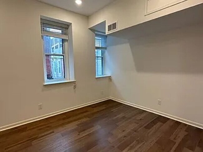 Photo - Renovated 1 Bedroom 1 Bathroom - with office Unidad #2