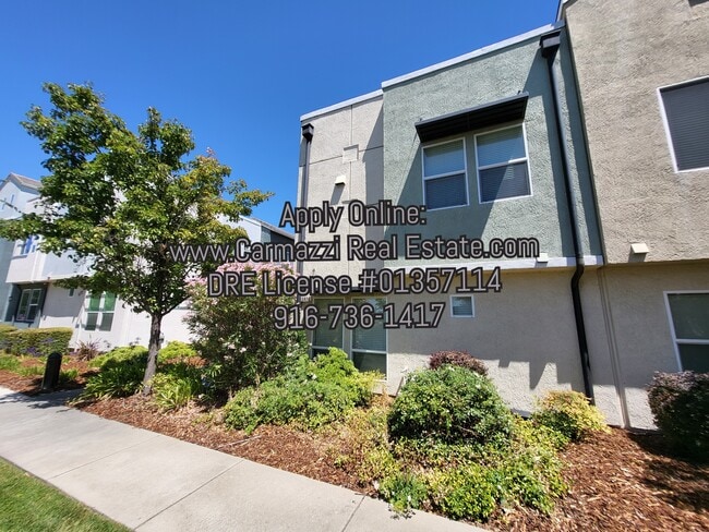 Building Photo - 3920 E Commerce Way Rental